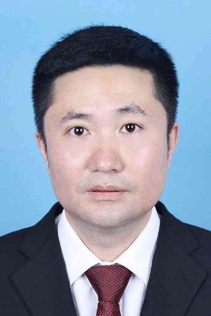 椒江區(qū)化妝品展柜廠電話(化妝箱批發(fā)廠家)插圖8