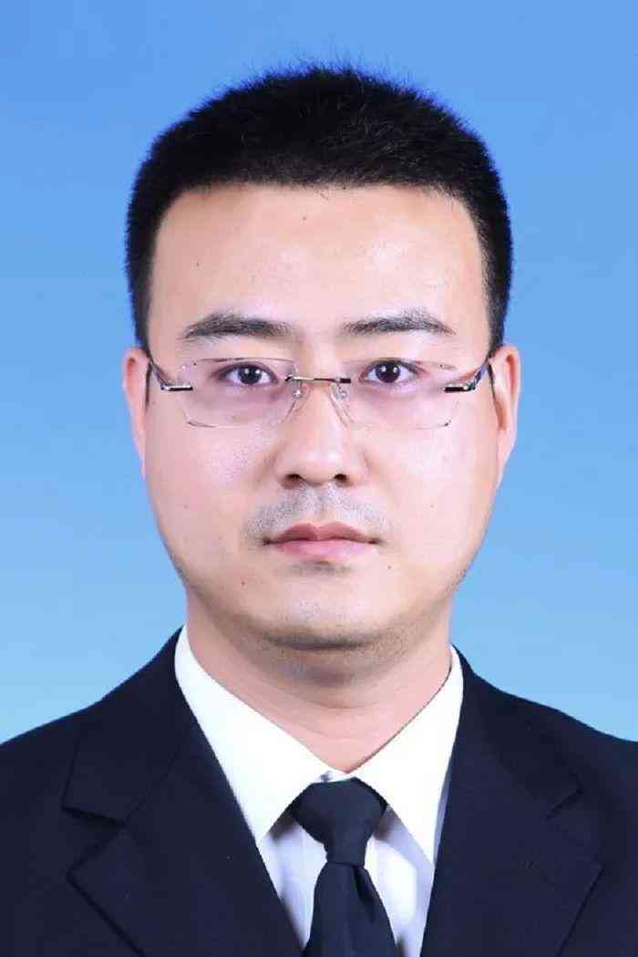 椒江區(qū)化妝品展柜廠電話(化妝箱批發(fā)廠家)插圖9