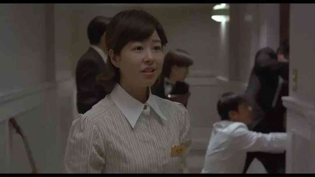 化妝品展示廳前臺圖片真實(化妝品展示柜效果圖片高端)插圖2