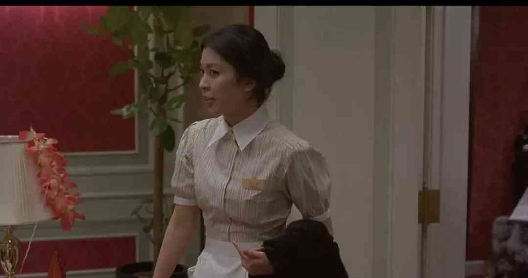 化妝品展示廳前臺圖片真實(化妝品展示柜效果圖片高端)插圖3