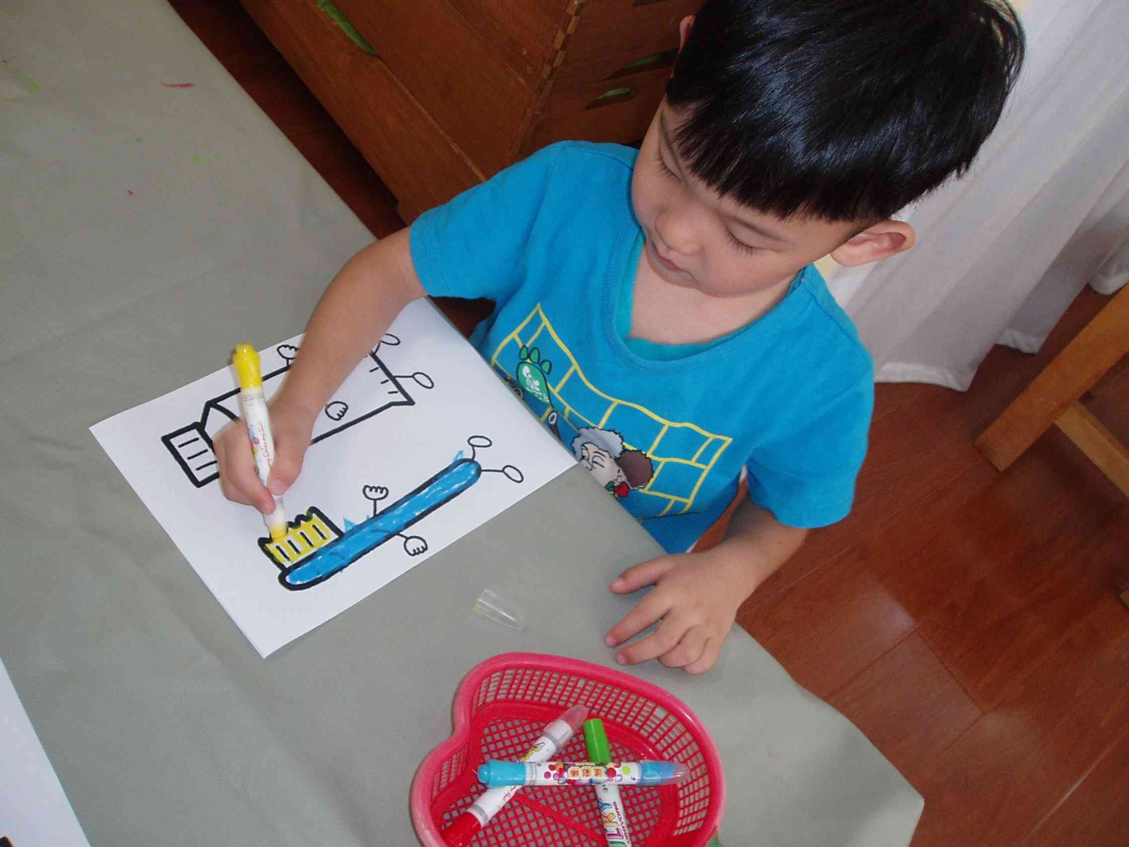 化妝品擦了直想吐(化妝品過敏會(huì)惡心想吐嘛)插圖3