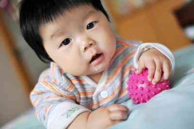 化妝品擦了直想吐(化妝品過敏會(huì)惡心想吐嘛)插圖6