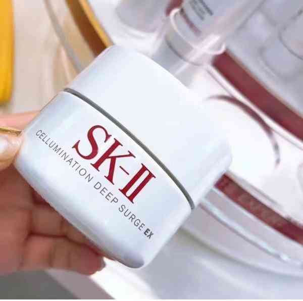 美白嫩臉的化妝品(臉部美白護(hù)膚品)插圖1