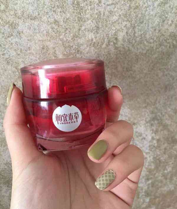 美白嫩臉的化妝品(臉部美白護(hù)膚品)插圖3