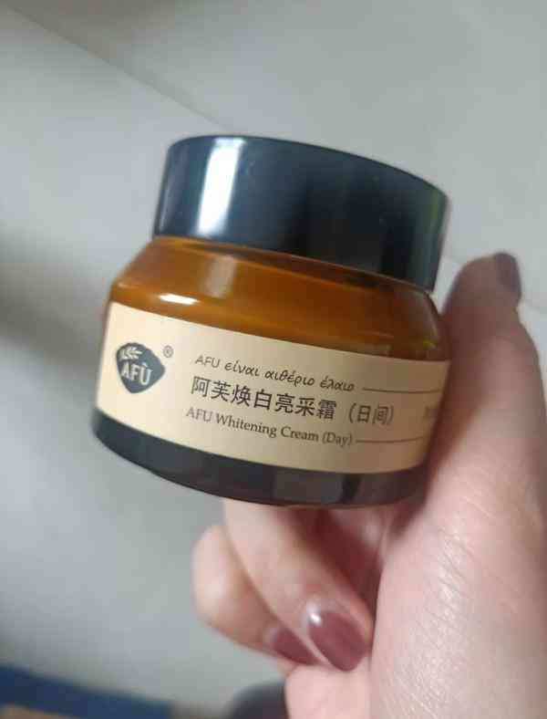 美白嫩臉的化妝品(臉部美白護(hù)膚品)插圖4