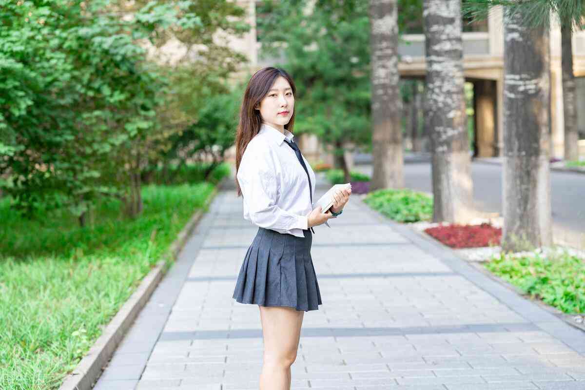 室友偷化妝品20萬元怎么辦(室友偷偷用我化妝品犯法嗎)