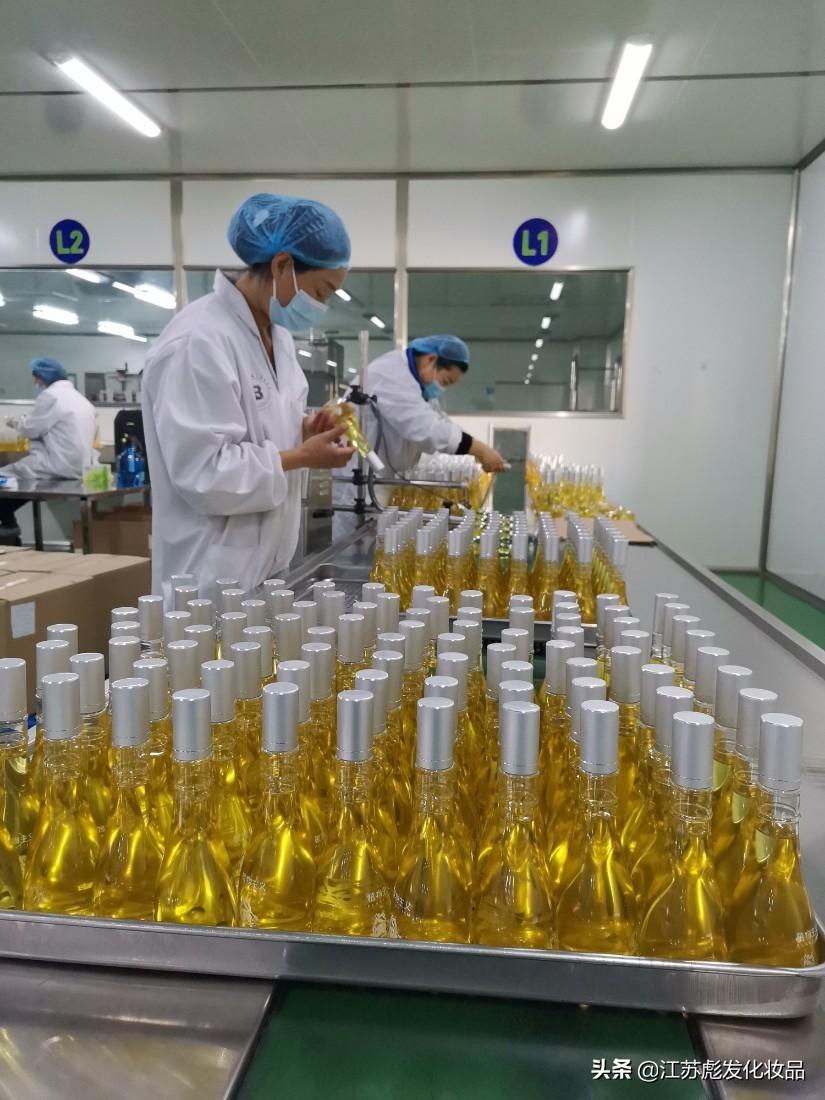 換化妝品全套步驟圖解(化妝品彩妝套裝全套化妝教程)