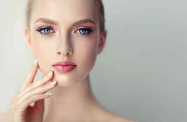 激素臉要用哪種化妝品(激素臉適合用什么化妝品)