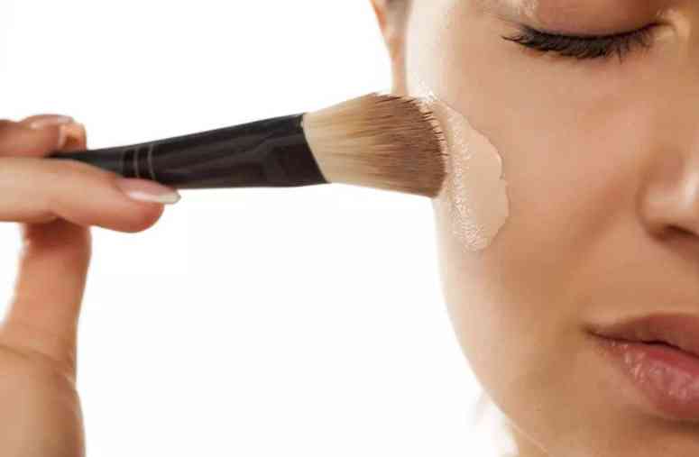 化妝品貴還是口紅貴好用(口紅用貴的好還是便宜的好)插圖2