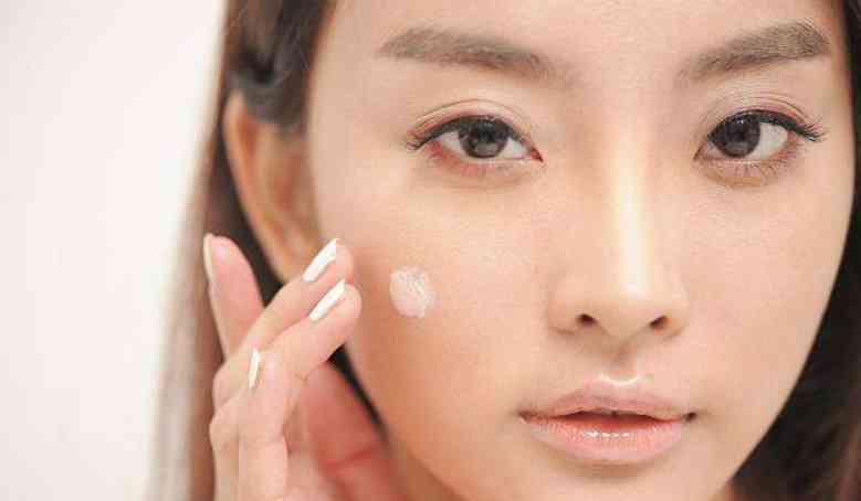 化妝品貴還是口紅貴好用(口紅用貴的好還是便宜的好)插圖3