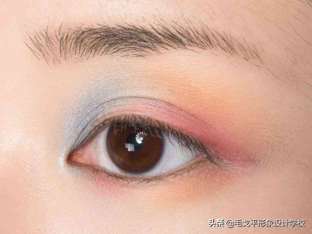 新手化妝品必備眼影超大(濃妝適合什么眼影)插圖1