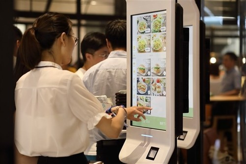 深圳妍麗化妝品培訓(xùn)招聘(深圳化妝品招聘信息)插圖6