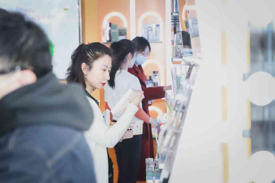 青島定做化妝品專柜(青島代購(gòu)化妝品的店)插圖4