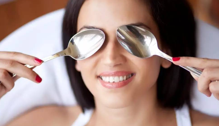 哪種化妝品去魚尾紋(去眼尾紋用什么化妝品)