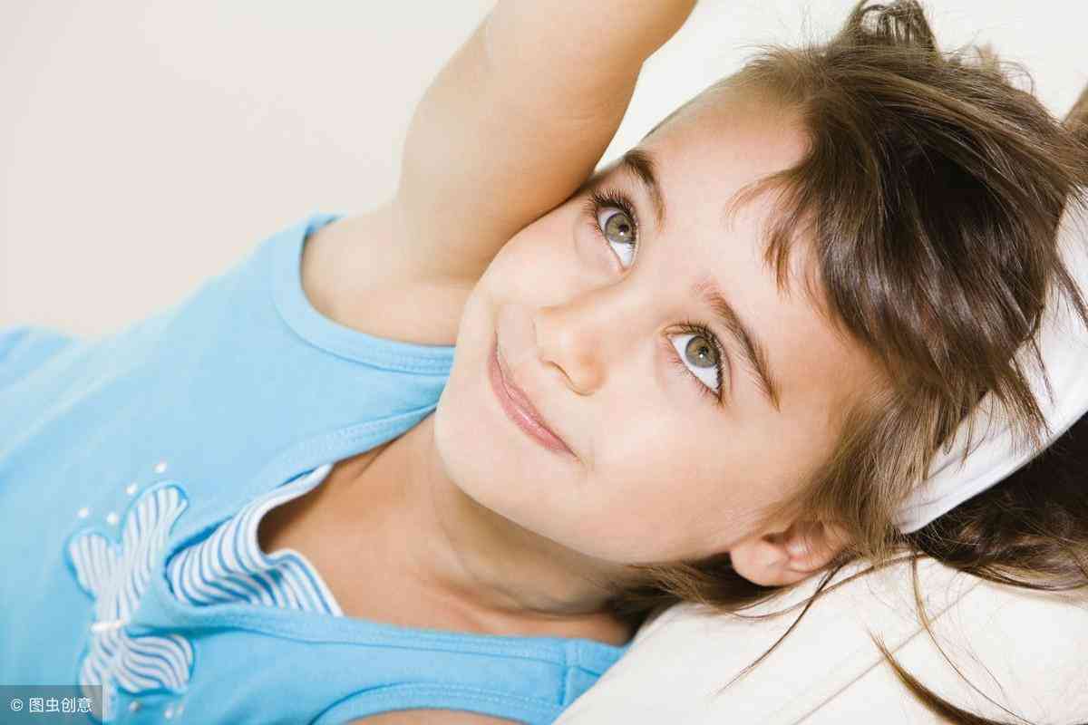 用化妝品后臉紅(用化妝品后臉紅腫麻)