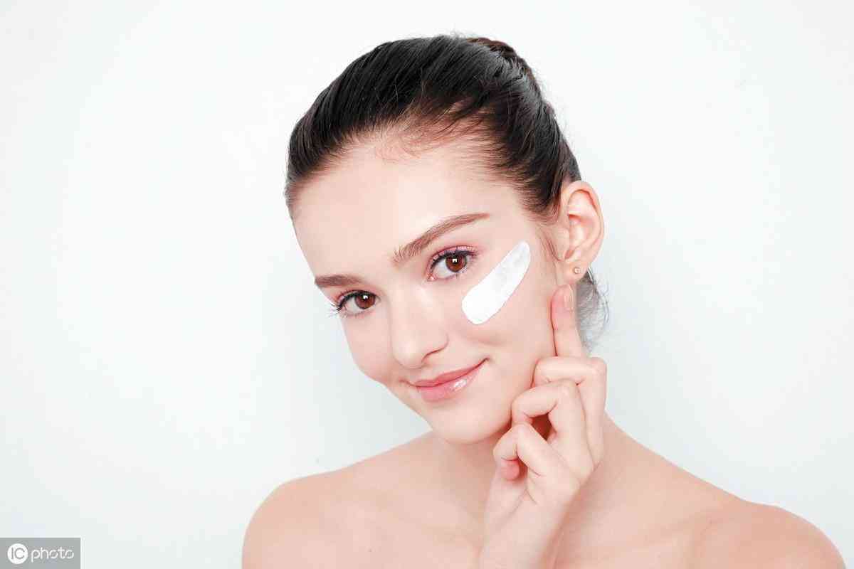 用化妝品后臉紅(用化妝品后臉紅腫麻)插圖2