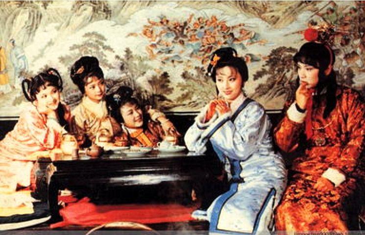 傳統(tǒng)古裝化妝品特點介紹(傳統(tǒng)古裝化妝品特點介紹怎么寫)