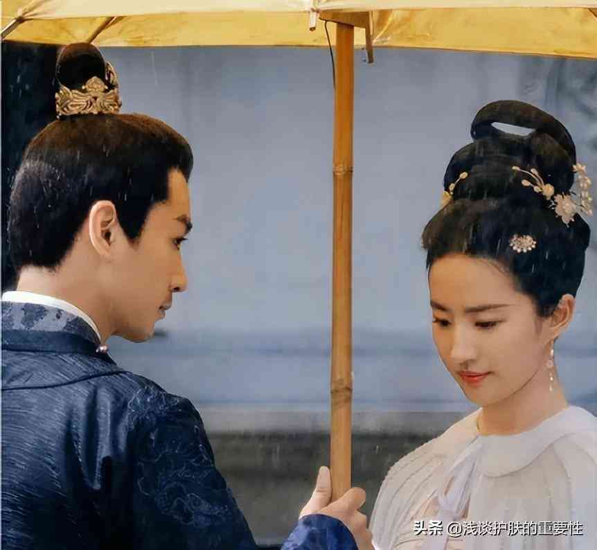 夏天抹化妝品都是抹點什么(夏天抹化妝品都是抹點什么的)