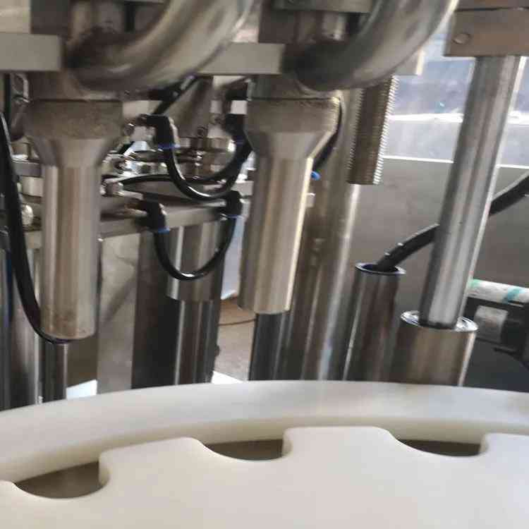 化妝品蓋墊片機(jī)(化妝品蓋子內(nèi)墊片機(jī)器)