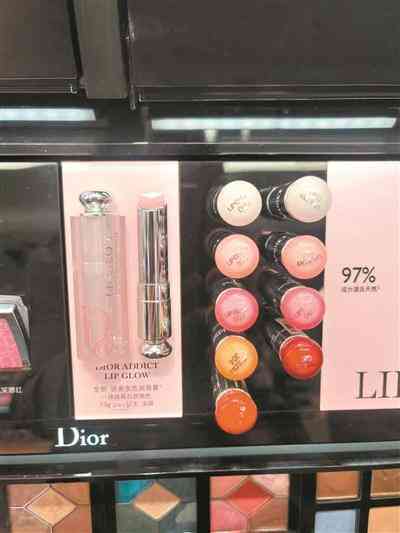 一套大牌化妝品大概多少錢(一套大牌化妝品大概多少錢啊)