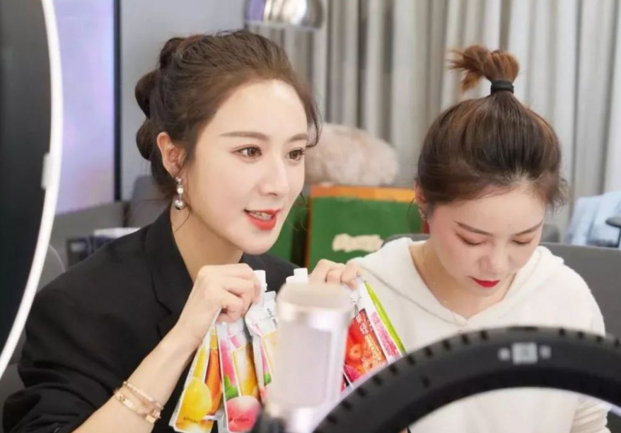 女主播用化妝品直播賣車(女主播用化妝品直播賣車違法嗎)