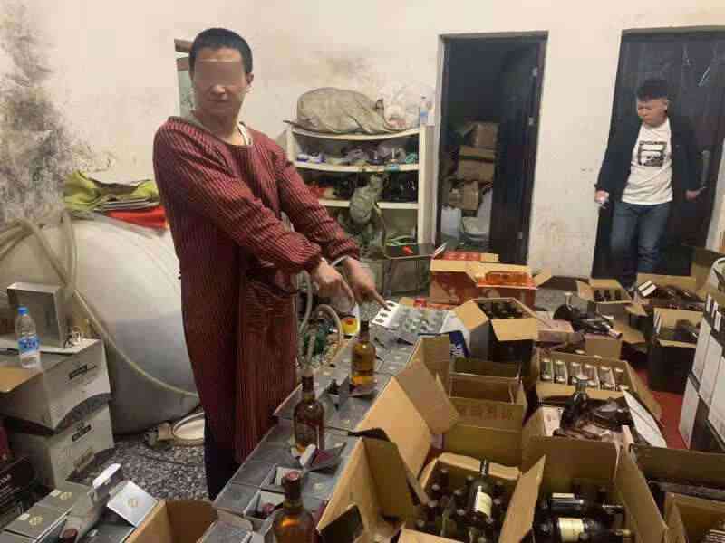 陜西化妝品塑料瓶供應商(廣東做化妝品塑料瓶生產(chǎn)廠家)