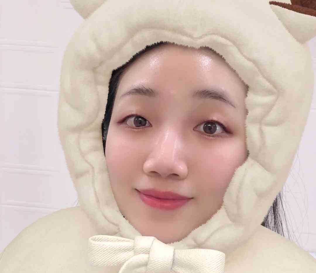 化妝品大叔奶茶區(qū)別(網(wǎng)紅化妝品大叔)