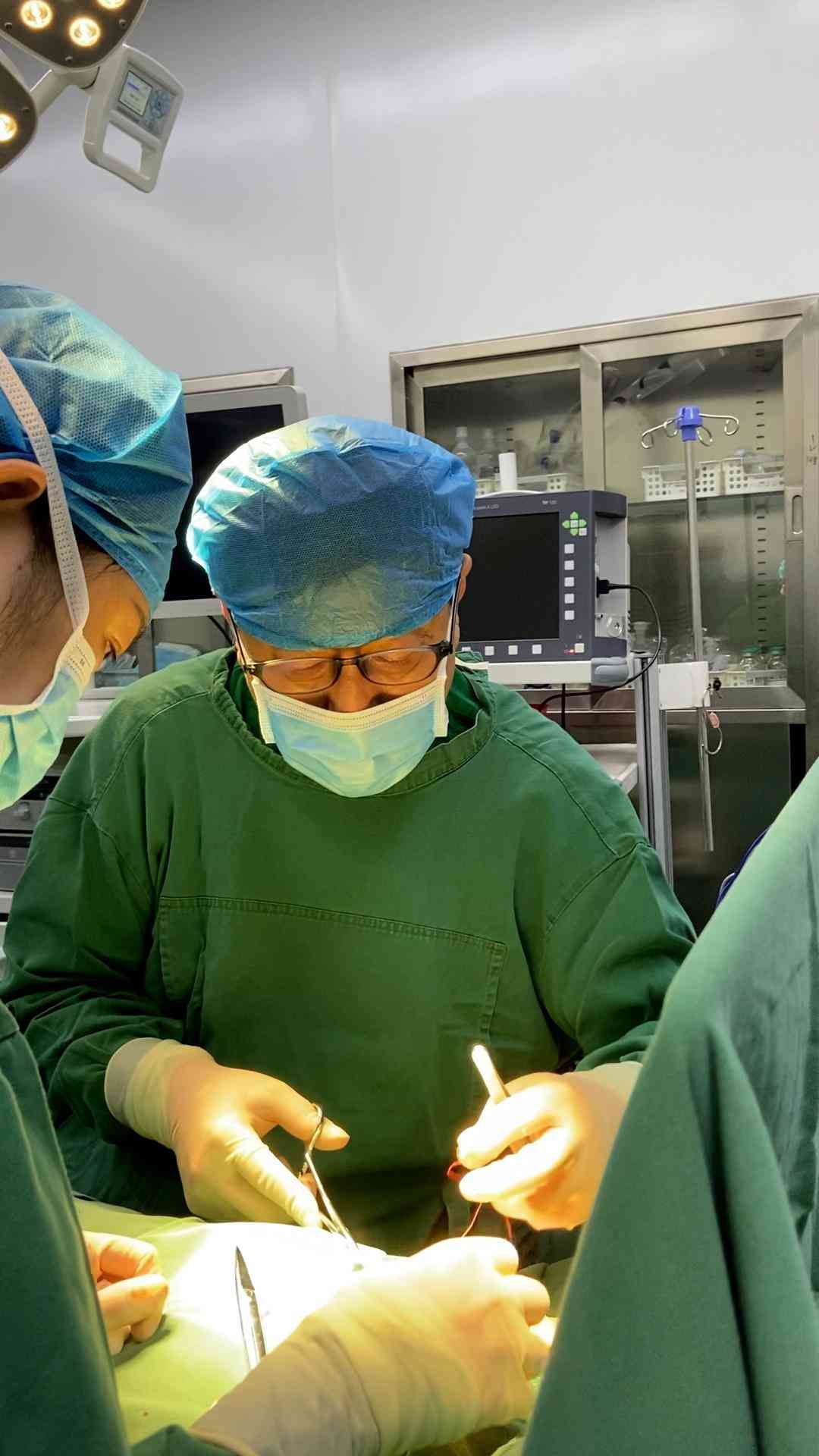 臉用了含激素的化妝品(臉用了含激素的化妝品怎么辦)