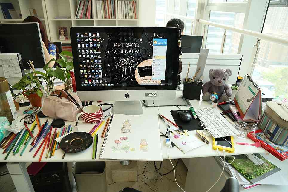 桌下化妝品收納車推薦圖片(桌上化妝品架子圖片)