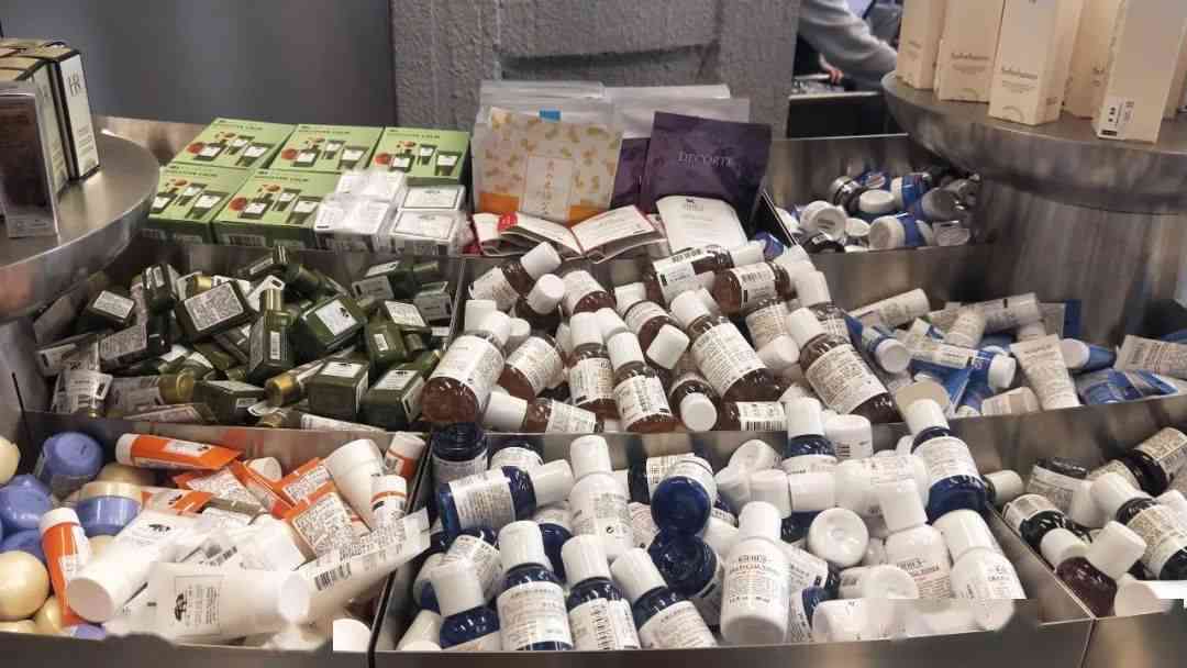 化妝品分裝瓶真假(化妝品分裝瓶真假鑒別)