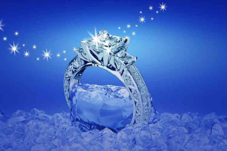 訂婚女方化妝品誰買好(訂婚女方化妝品誰買好點(diǎn))