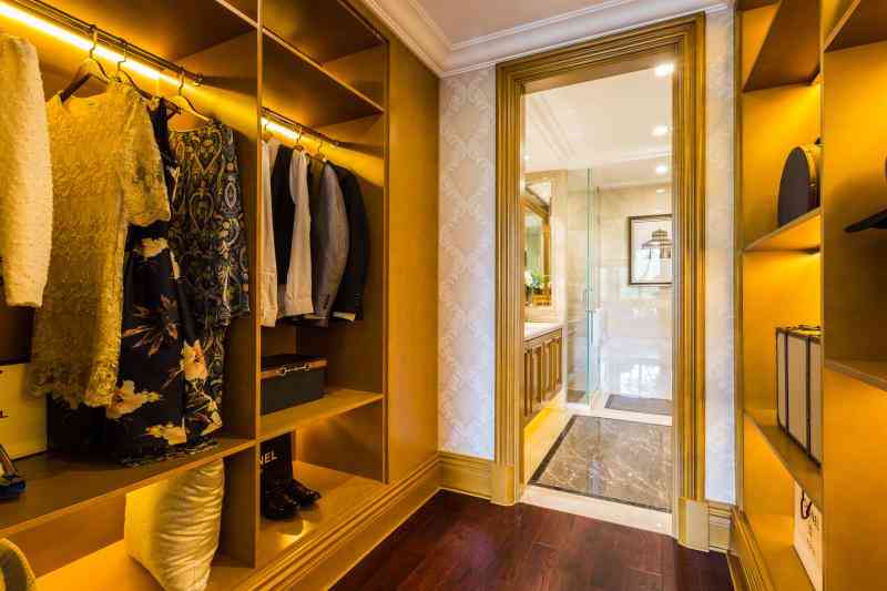 化妝品收納盒一打開壞了(化妝品收納盒摔壞的照片)