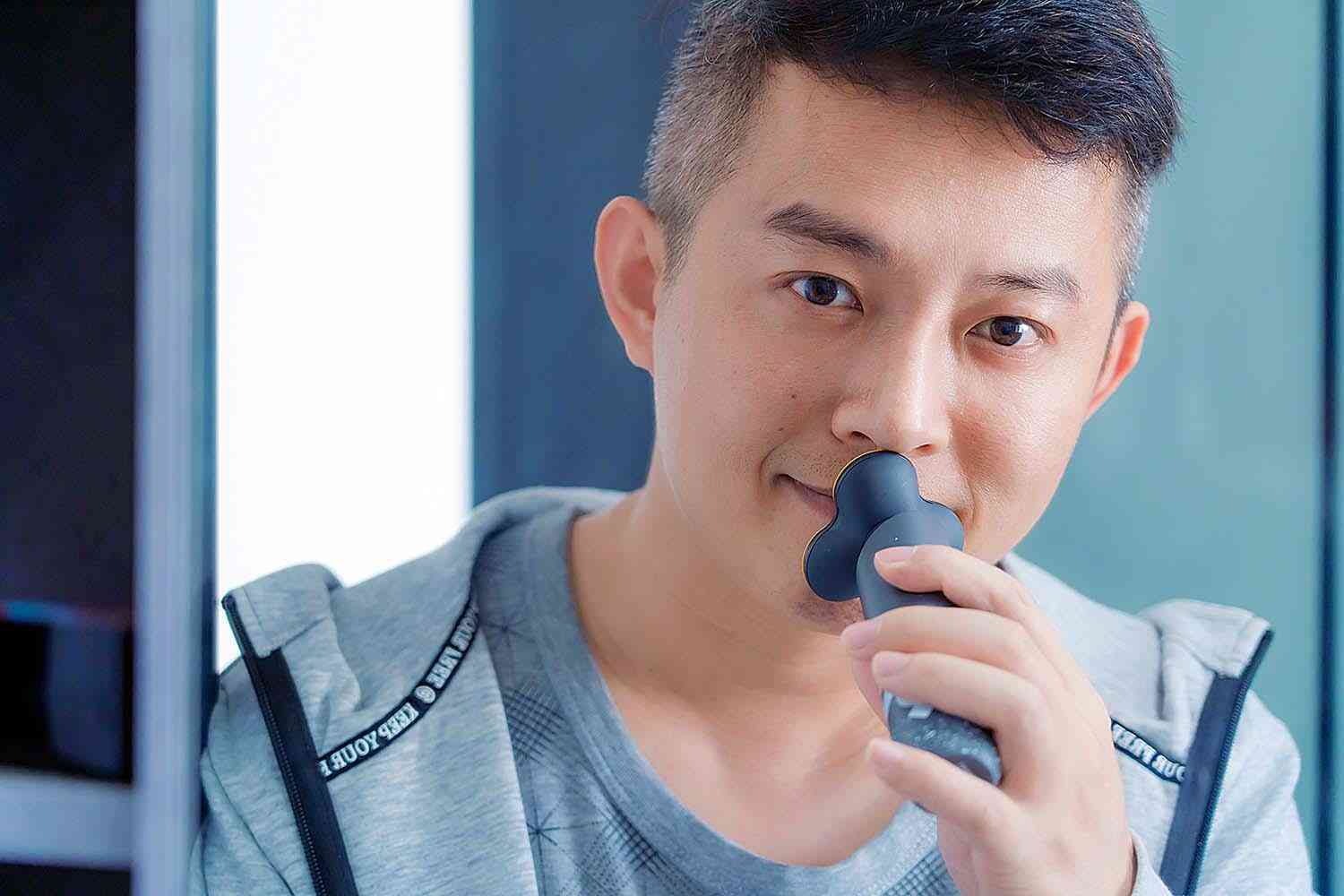 臉上長毛有坑用什么化妝品(臉上長毛有坑用什么化妝品比較好)