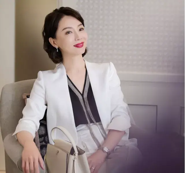 化妝品專柜店員妝容(化妝品專柜店員妝容要求)