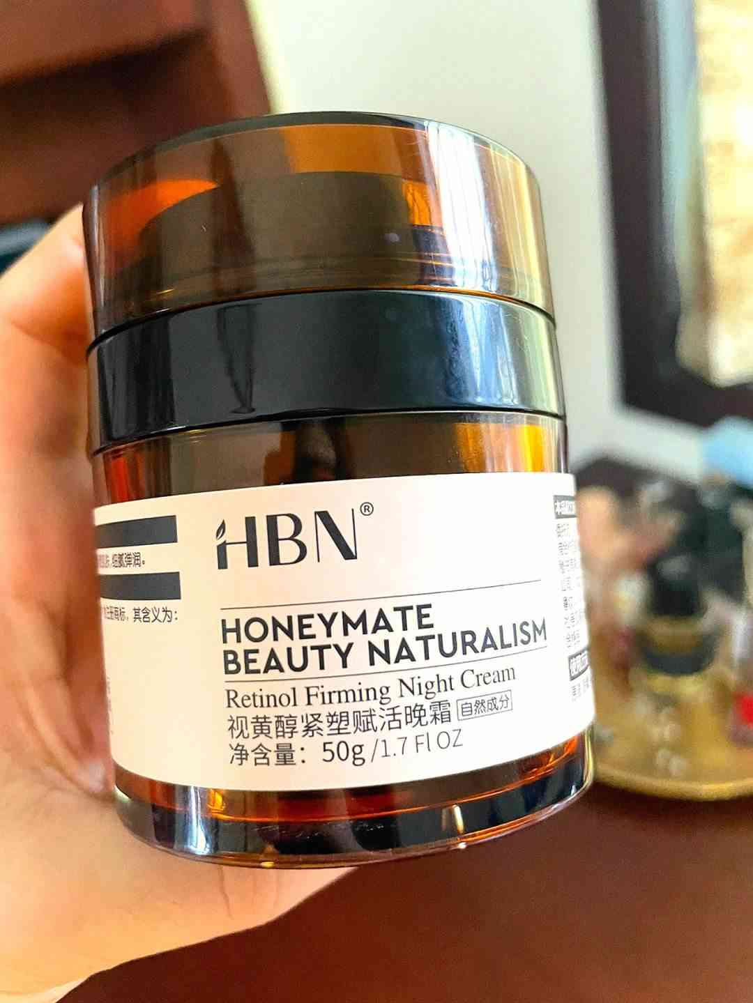 女人多大年齡用美白化妝品(女人多大年齡用美白化妝品比較好)