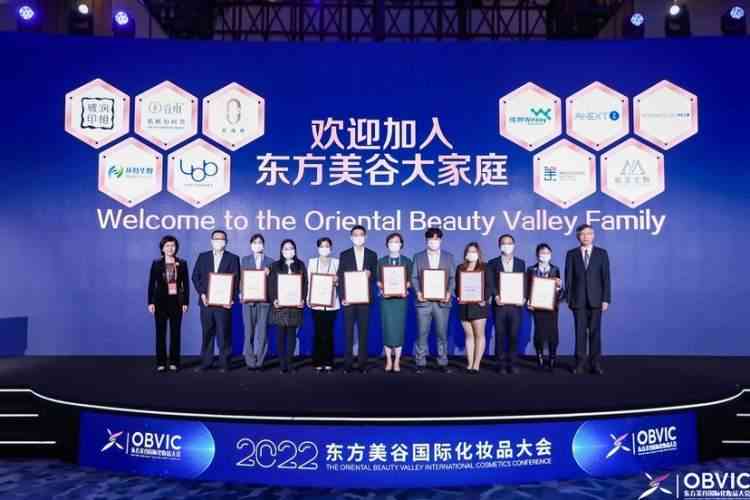 優(yōu)秀化妝品風(fēng)采展(優(yōu)秀化妝品風(fēng)采展示視頻)