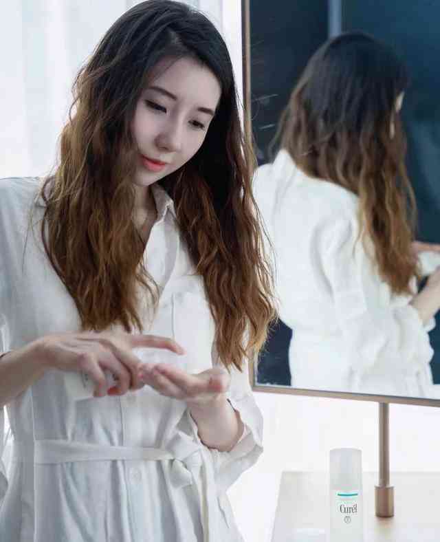 珀萊雅款化妝品(珀萊雅款化妝品是哪款)