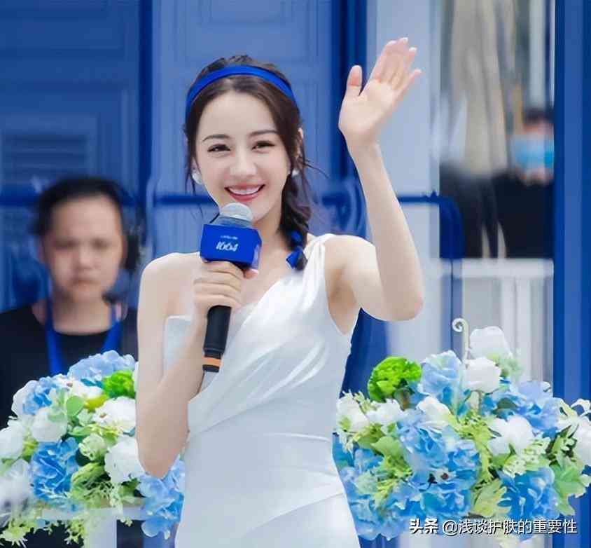 化妝品在臉上不顯臉小(化妝品在臉上不顯臉小怎么回事)