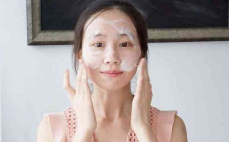 化妝品用什么物品擦才會(huì)白(化妝品用什么物品擦才會(huì)白皮膚)