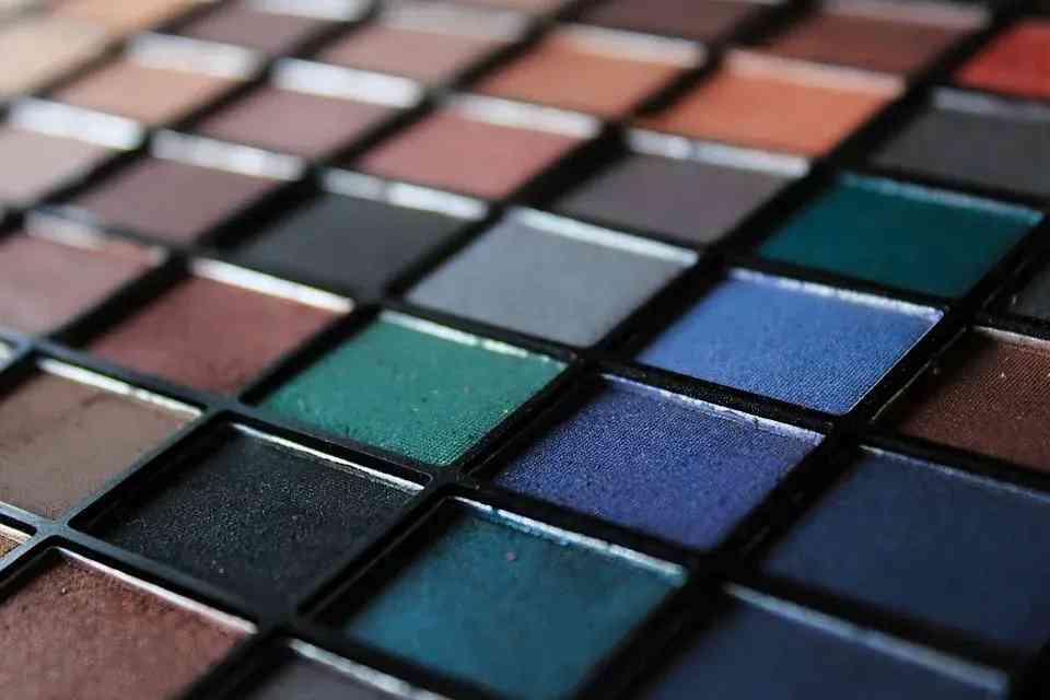 給女生買化妝品送的小樣(給女生買化妝品送的小樣是真的嗎)