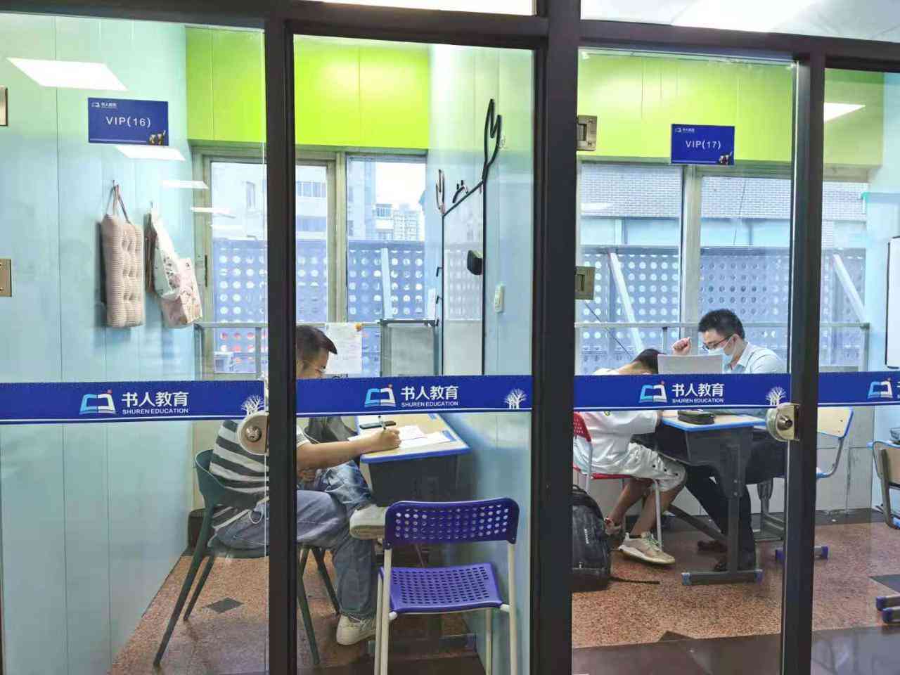 購(gòu)買化妝品英文小作文(買化妝品的英文怎么寫)