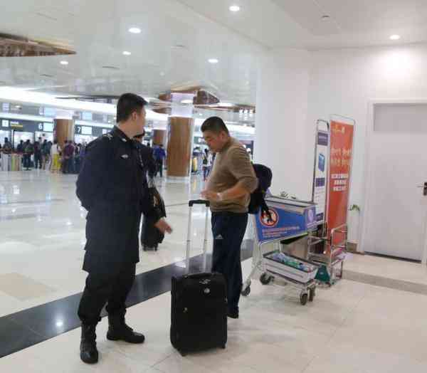 飛機(jī)化妝品容量不托運(yùn)(飛機(jī)化妝品不托運(yùn)可以帶多少毫升)