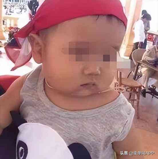 進(jìn)口化妝品擺地?cái)倛D片真實(shí)(進(jìn)口化妝品批發(fā)市場(chǎng)貨源哪里找)