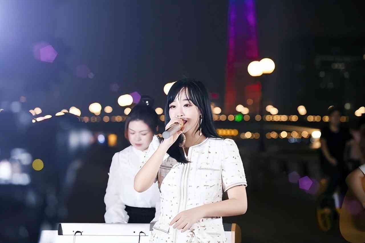 化妝品專柜廣播稿模版(化妝品廣播廣告文稿)