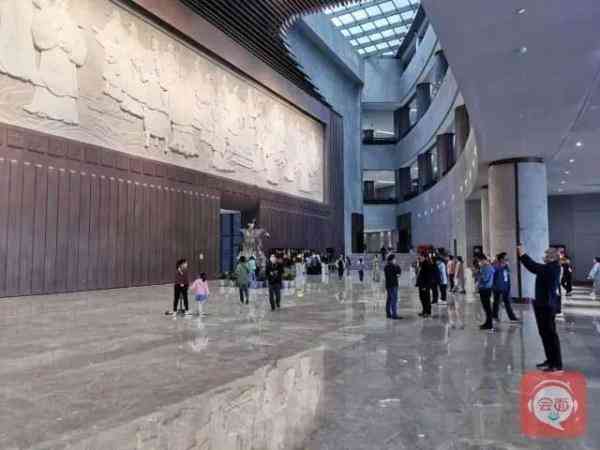 鄭州化妝品展臺生產(chǎn)廠家(鄭州化妝品展柜廠)