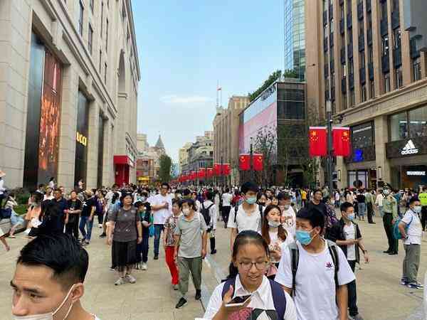 開商店可以賣化妝品嗎(現(xiàn)在開店賣化妝品還可以嗎)