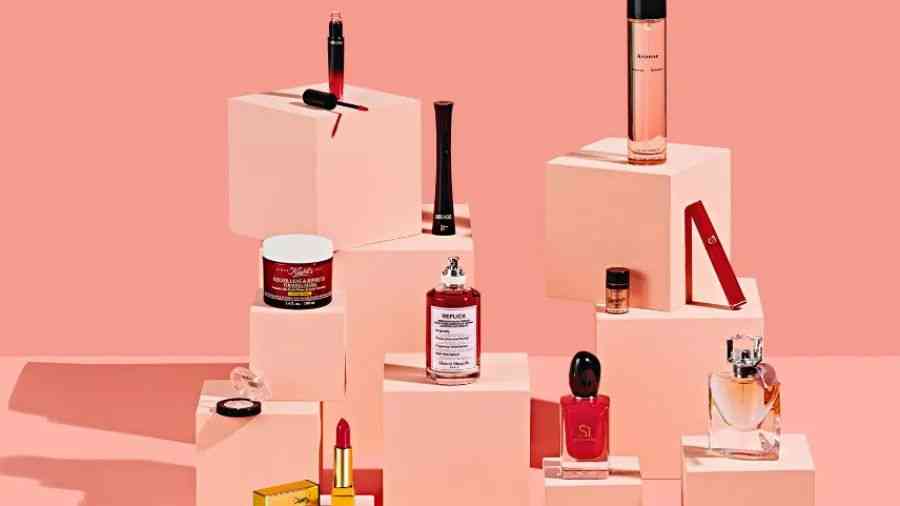 化妝品銷售經(jīng)理個(gè)人簡(jiǎn)介(化妝品銷售經(jīng)理的職責(zé)是什么)