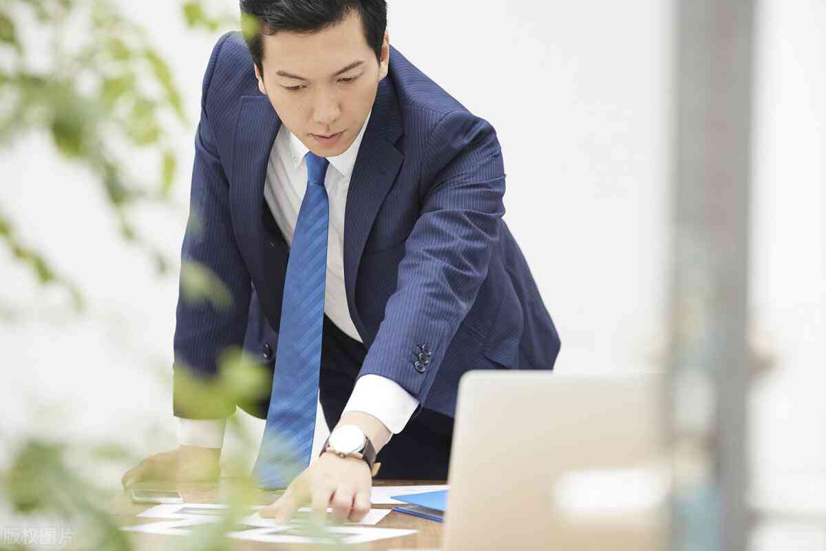 做微商化妝品代理賺錢(qián)嗎(做微商賣(mài)化妝品)