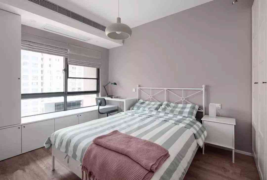 必備化妝品置物架客廳(化妝品置物架圖片大全)