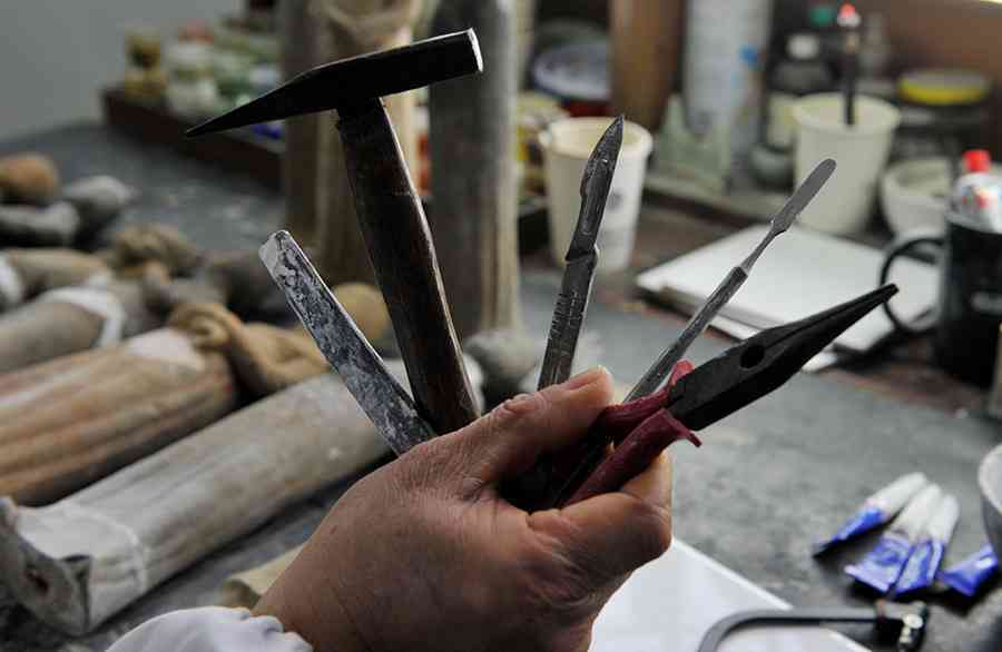 用紙做大人的化妝品教程(用紙做的迷你化妝品)